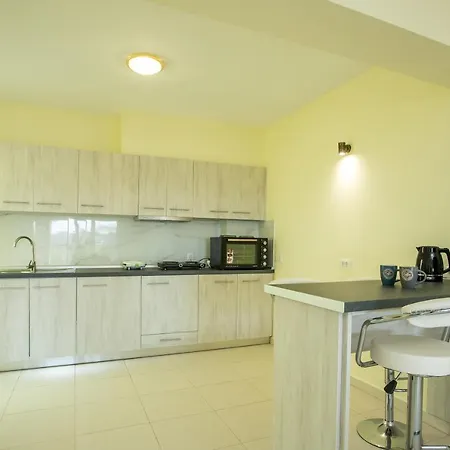 Eden Sunflower - Luxurious With Sea View Apartament