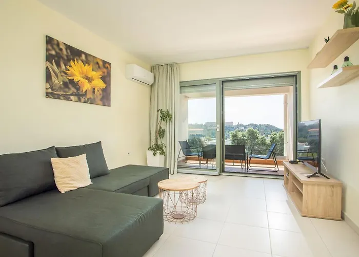 Eden Sunflower - Luxurious With Sea View