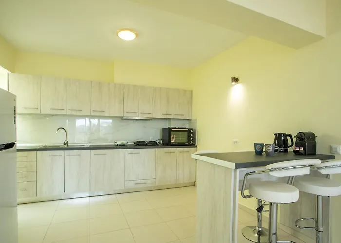 Eden Sunflower - Luxurious With Sea View Apartment